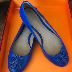Tory Burch Ballet Flat with double-T logo in blue